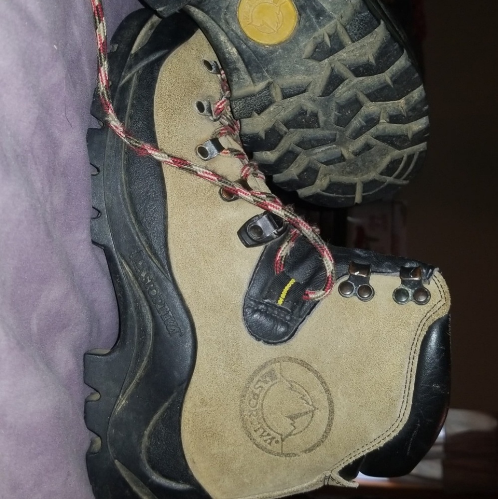 LA Sportiva 40 1/2 (womens 7.5)